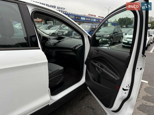 Белый Форд Эскейп, объемом двигателя 2.49 л и пробегом 131 тыс. км за 13300 $, фото 53 на Automoto.ua