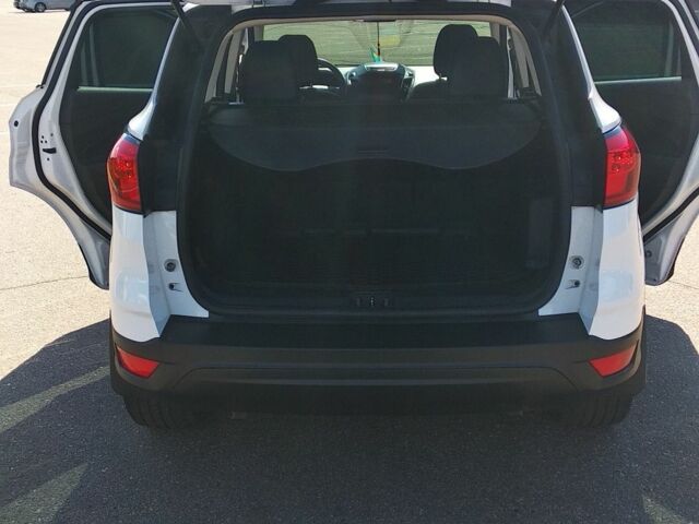 Белый Форд Эскейп, объемом двигателя 2.5 л и пробегом 75 тыс. км за 14850 $, фото 6 на Automoto.ua