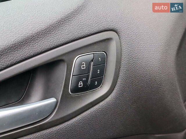 Белый Форд Эскейп, объемом двигателя 2 л и пробегом 109 тыс. км за 15290 $, фото 22 на Automoto.ua