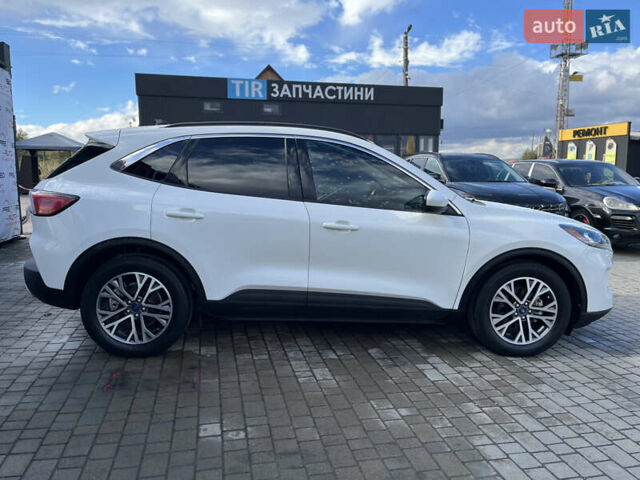 Белый Форд Эскейп, объемом двигателя 1.5 л и пробегом 117 тыс. км за 16700 $, фото 3 на Automoto.ua