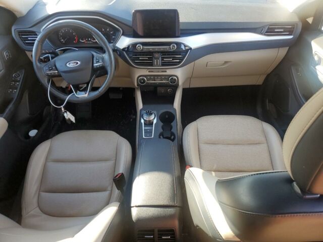 Белый Форд Эскейп, объемом двигателя 1.5 л и пробегом 80 тыс. км за 13500 $, фото 7 на Automoto.ua