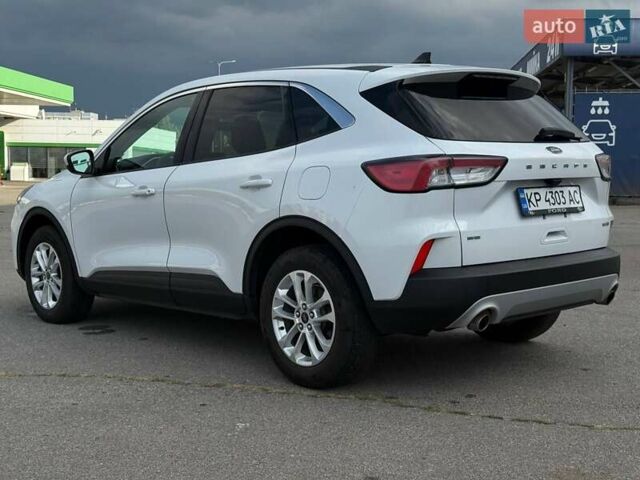 Белый Форд Эскейп, объемом двигателя 1.5 л и пробегом 129 тыс. км за 16000 $, фото 6 на Automoto.ua