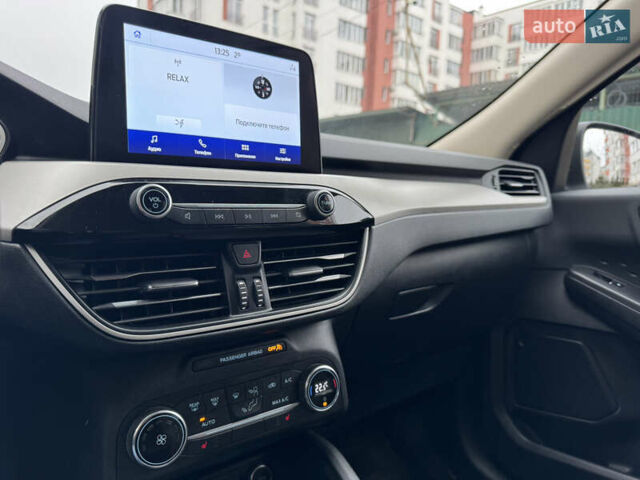 Белый Форд Эскейп, объемом двигателя 2.5 л и пробегом 73 тыс. км за 20800 $, фото 6 на Automoto.ua