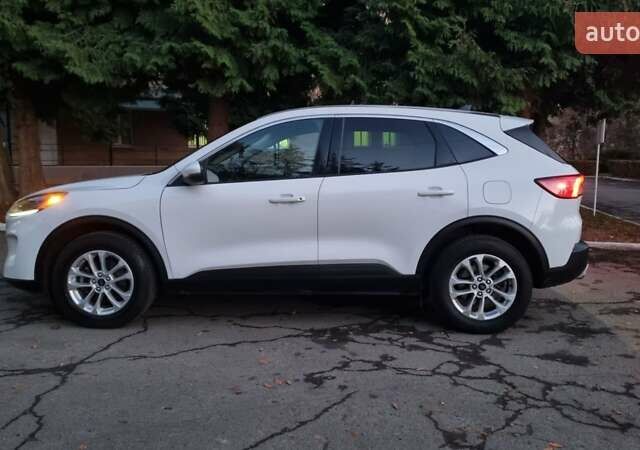 Белый Форд Эскейп, объемом двигателя 1.5 л и пробегом 90 тыс. км за 17900 $, фото 6 на Automoto.ua