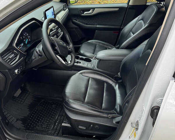 Белый Форд Эскейп, объемом двигателя 1.5 л и пробегом 145 тыс. км за 14000 $, фото 10 на Automoto.ua