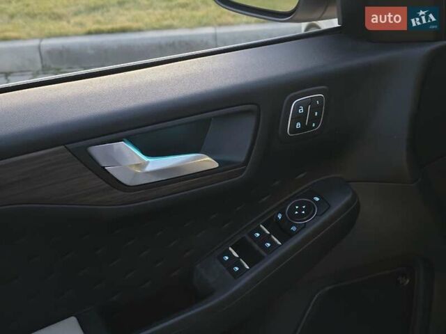 Форд Эскейп 2020 в Тернополе на Automoto.ua Белый Форд Эскейп, объемом двигателя 2 л и пробегом 89 тыс. км за 17499 $, фото 36 на Automoto.ua