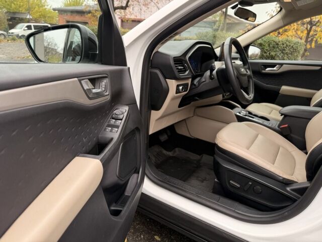 Белый Форд Эскейп, объемом двигателя 2.5 л и пробегом 72 тыс. км за 22400 $, фото 16 на Automoto.ua