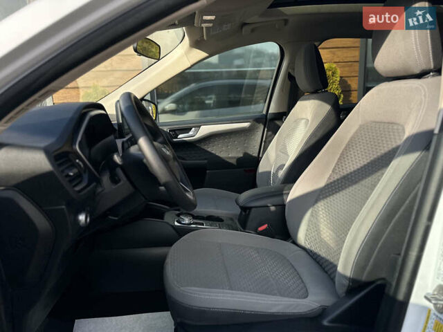 Белый Форд Эскейп, объемом двигателя 1.5 л и пробегом 110 тыс. км за 15999 $, фото 25 на Automoto.ua