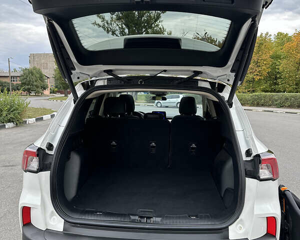 Форд Эскейп 2020 в Харькове на Automoto.ua Белый Форд Эскейп, объемом двигателя 2.5 л и пробегом 71 тыс. км за 22500 $, фото 13 на Automoto.ua