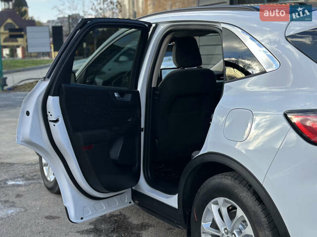 Белый Форд Эскейп, объемом двигателя 1.5 л и пробегом 110 тыс. км за 15999 $, фото 44 на Automoto.ua