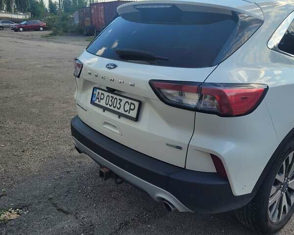 Белый Форд Эскейп, объемом двигателя 2 л и пробегом 84 тыс. км за 18000 $, фото 3 на Automoto.ua