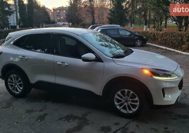 Белый Форд Эскейп, объемом двигателя 1.5 л и пробегом 93 тыс. км за 16500 $, фото 5 на Automoto.ua