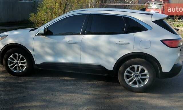 Белый Форд Эскейп, объемом двигателя 1.5 л и пробегом 149 тыс. км за 15000 $, фото 7 на Automoto.ua