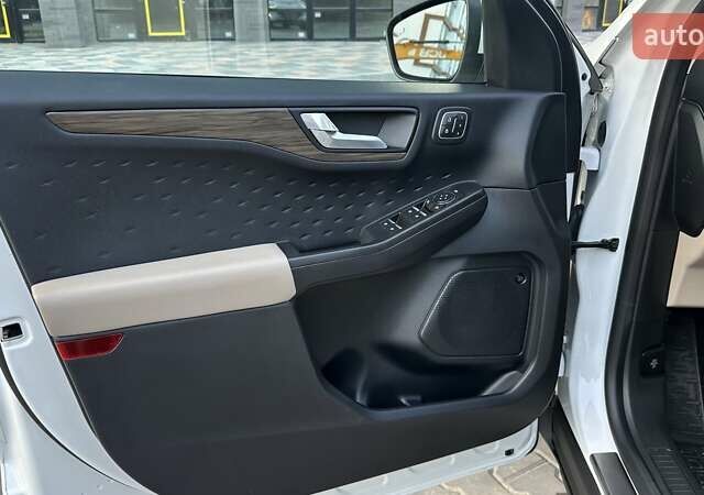 Белый Форд Эскейп, объемом двигателя 2.49 л и пробегом 73 тыс. км за 24400 $, фото 35 на Automoto.ua