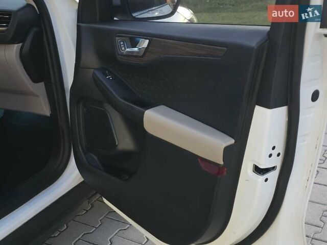 Форд Эскейп 2020 в Тернополе на Automoto.ua Белый Форд Эскейп, объемом двигателя 2 л и пробегом 89 тыс. км за 17499 $, фото 24 на Automoto.ua