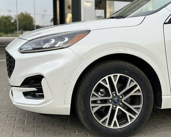 Белый Форд Эскейп, объемом двигателя 1.5 л и пробегом 81 тыс. км за 14500 $, фото 2 на Automoto.ua