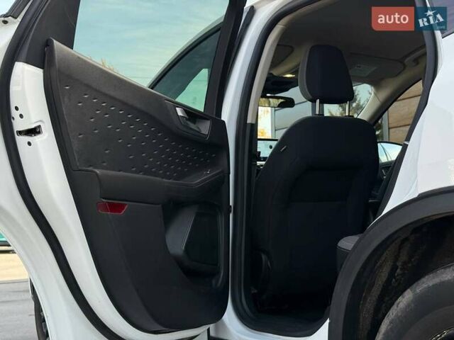 Білий Форд Ескейп, об'ємом двигуна 2.5 л та пробігом 60 тис. км за 19500 $, фото 41 на Automoto.ua