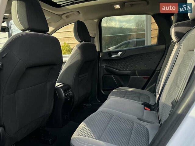 Белый Форд Эскейп, объемом двигателя 1.5 л и пробегом 110 тыс. км за 15999 $, фото 47 на Automoto.ua