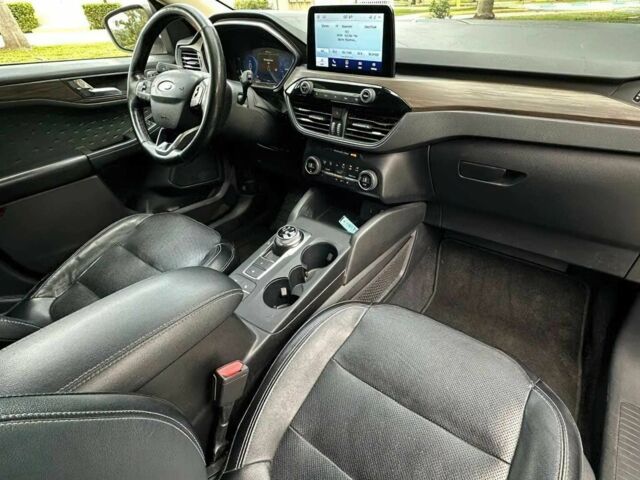 Белый Форд Эскейп, объемом двигателя 2 л и пробегом 34 тыс. км за 4800 $, фото 8 на Automoto.ua