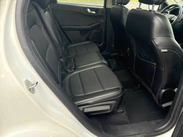 Белый Форд Эскейп, объемом двигателя 2 л и пробегом 40 тыс. км за 3250 $, фото 12 на Automoto.ua