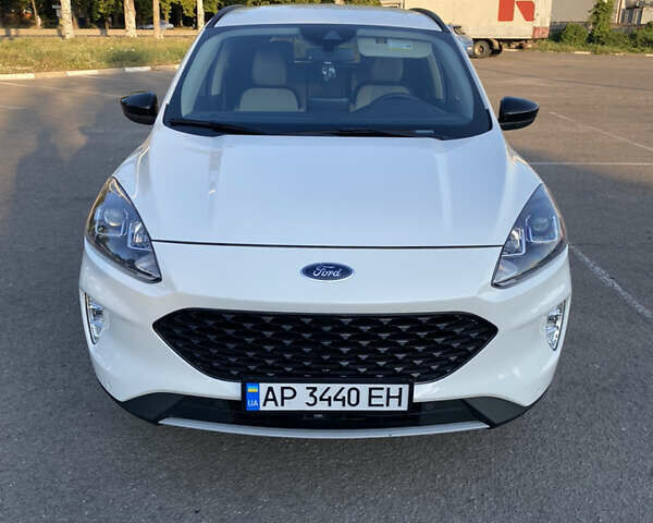 Форд Эскейп 2020 в Запорожье на Automoto.ua Белый Форд Эскейп, объемом двигателя 2 л и пробегом 83 тыс. км за 20300 $, фото 2 на Automoto.ua