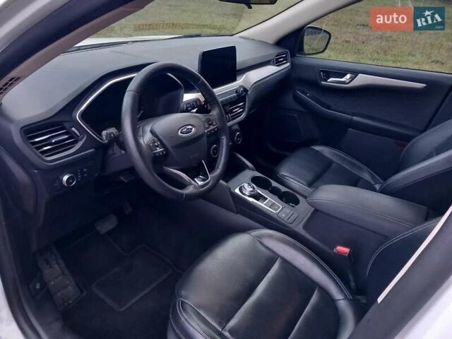 Білий Форд Ескейп, об'ємом двигуна 1.5 л та пробігом 32 тис. км за 19000 $, фото 6 на Automoto.ua