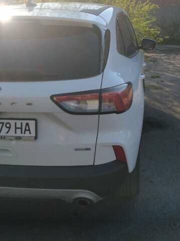 Белый Форд Эскейп, объемом двигателя 1.5 л и пробегом 149 тыс. км за 15000 $, фото 11 на Automoto.ua