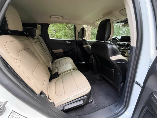 Белый Форд Эскейп, объемом двигателя 2 л и пробегом 43 тыс. км за 12300 $, фото 12 на Automoto.ua