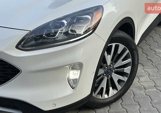 Белый Форд Эскейп, объемом двигателя 2.49 л и пробегом 73 тыс. км за 24400 $, фото 2 на Automoto.ua