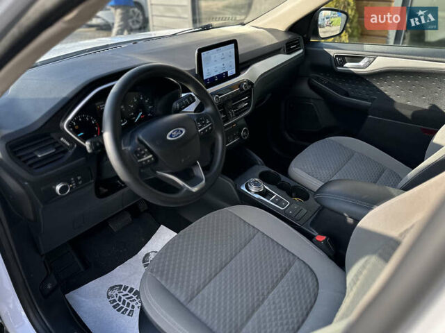 Белый Форд Эскейп, объемом двигателя 1.5 л и пробегом 110 тыс. км за 15999 $, фото 28 на Automoto.ua