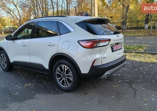 Білий Форд Ескейп, об'ємом двигуна 1.5 л та пробігом 101 тис. км за 17900 $, фото 2 на Automoto.ua