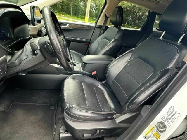 Белый Форд Эскейп, объемом двигателя 2 л и пробегом 34 тыс. км за 4800 $, фото 7 на Automoto.ua