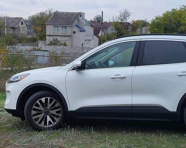 Белый Форд Эскейп, объемом двигателя 2.5 л и пробегом 135 тыс. км за 23000 $, фото 3 на Automoto.ua