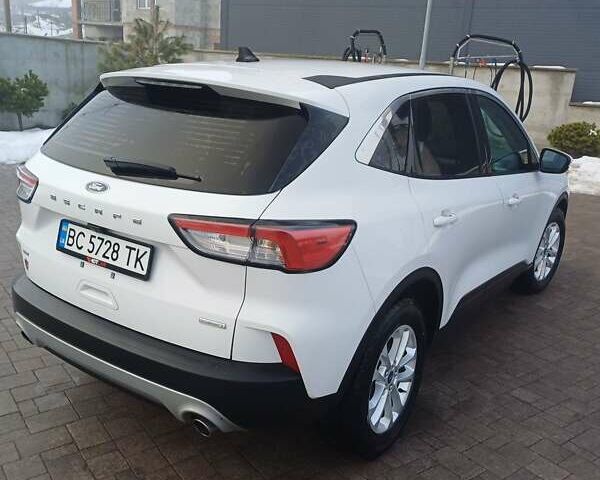 Белый Форд Эскейп, объемом двигателя 1.5 л и пробегом 50 тыс. км за 18200 $, фото 1 на Automoto.ua
