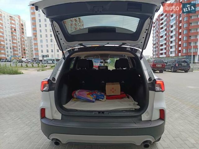 Белый Форд Эскейп, объемом двигателя 1.5 л и пробегом 129 тыс. км за 15500 $, фото 10 на Automoto.ua