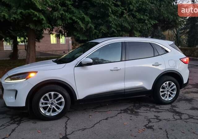 Белый Форд Эскейп, объемом двигателя 1.5 л и пробегом 93 тыс. км за 16500 $, фото 3 на Automoto.ua