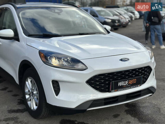 Белый Форд Эскейп, объемом двигателя 1.5 л и пробегом 110 тыс. км за 15999 $, фото 8 на Automoto.ua