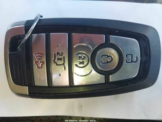 Белый Форд Эскейп, объемом двигателя 2.5 л и пробегом 98 тыс. км за 5500 $, фото 10 на Automoto.ua