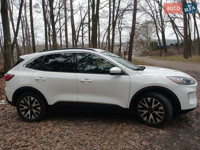 Білий Форд Ескейп, об'ємом двигуна 2 л та пробігом 58 тис. км за 19000 $, фото 2 на Automoto.ua