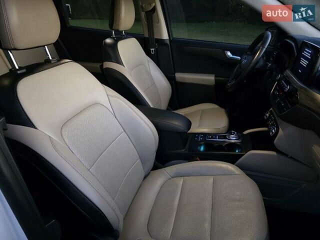 Форд Эскейп 2020 в Тернополе на Automoto.ua Белый Форд Эскейп, объемом двигателя 2 л и пробегом 89 тыс. км за 17499 $, фото 28 на Automoto.ua