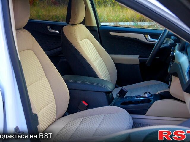 Белый Форд Эскейп, объемом двигателя 1.5 л и пробегом 113 тыс. км за 16900 $, фото 7 на Automoto.ua