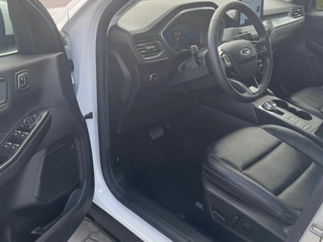 Белый Форд Эскейп, объемом двигателя 2 л и пробегом 81 тыс. км за 13000 $, фото 14 на Automoto.ua