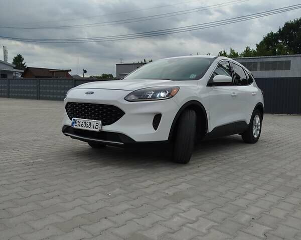Білий Форд Ескейп, об'ємом двигуна 1.5 л та пробігом 79 тис. км за 15600 $, фото 1 на Automoto.ua