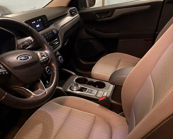 Білий Форд Ескейп, об'ємом двигуна 1.5 л та пробігом 36 тис. км за 16300 $, фото 2 на Automoto.ua