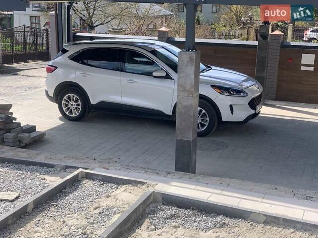 Белый Форд Эскейп, объемом двигателя 1.5 л и пробегом 49 тыс. км за 17800 $, фото 3 на Automoto.ua