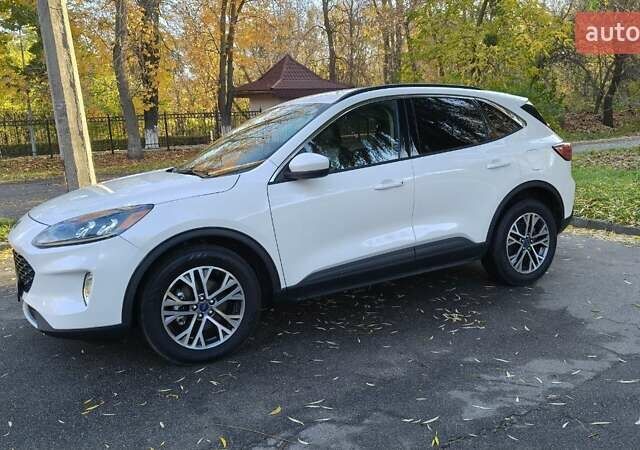 Білий Форд Ескейп, об'ємом двигуна 1.5 л та пробігом 101 тис. км за 17900 $, фото 13 на Automoto.ua