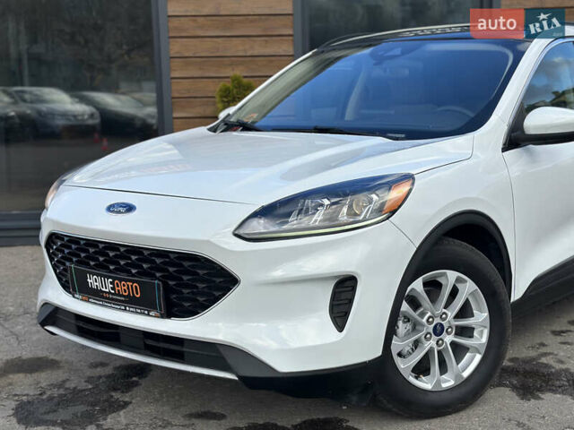 Белый Форд Эскейп, объемом двигателя 1.5 л и пробегом 110 тыс. км за 15999 $, фото 3 на Automoto.ua