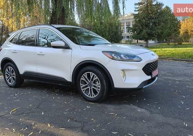 Білий Форд Ескейп, об'ємом двигуна 1.5 л та пробігом 101 тис. км за 17900 $, фото 28 на Automoto.ua