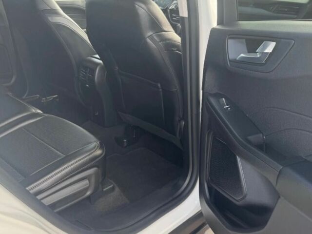 Белый Форд Эскейп, объемом двигателя 2 л и пробегом 81 тыс. км за 13000 $, фото 10 на Automoto.ua