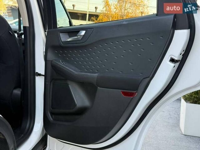 Білий Форд Ескейп, об'ємом двигуна 2.5 л та пробігом 60 тис. км за 19500 $, фото 54 на Automoto.ua